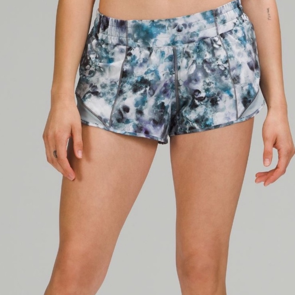 Lululemon Hotty Hot Shorts 2.5”